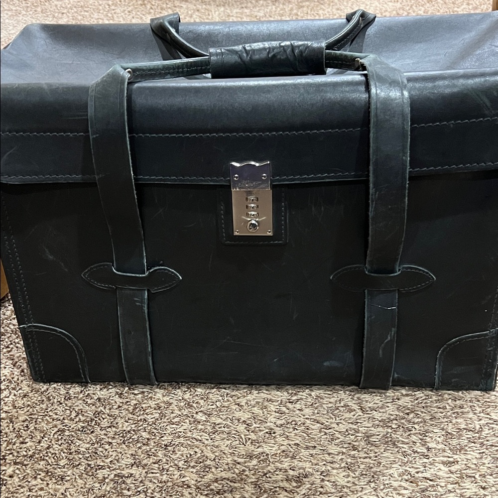 Korchmar handcrafted black leather case